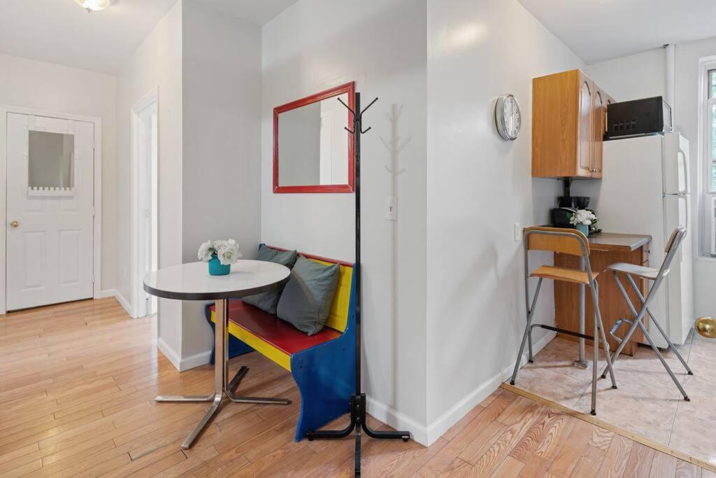 Convenient 2Br - Walking Distance To Times Square Apartment New York City Exterior photo